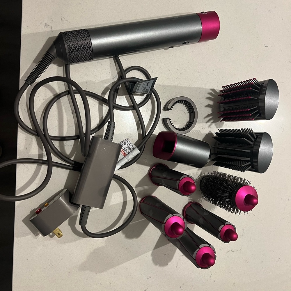 Dyson air wrap, lightly used with all attachments